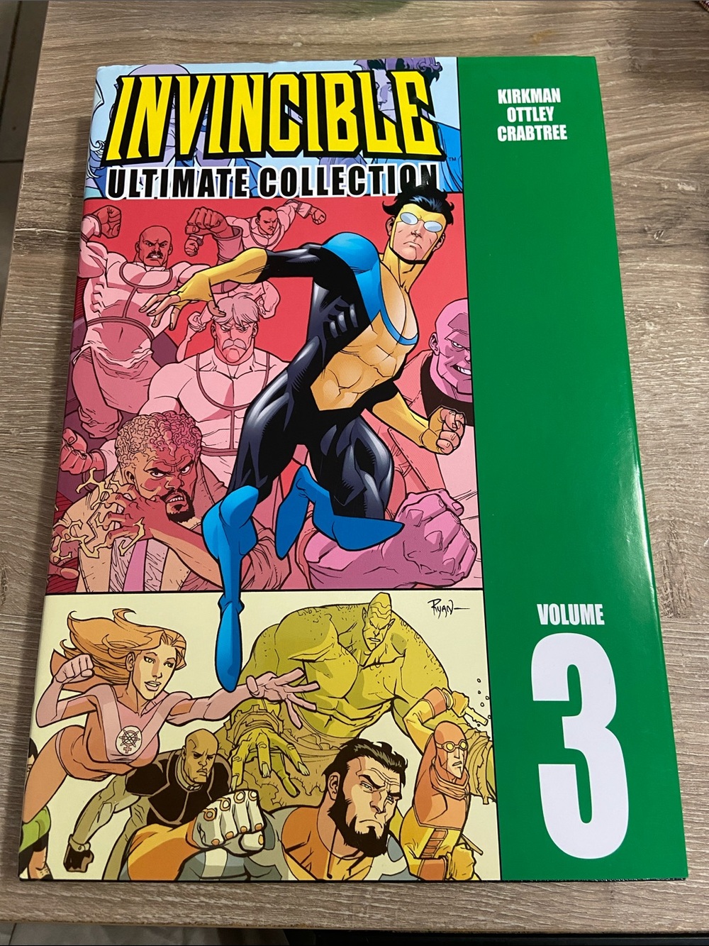 Robert Kirkman Invincible: The Ultimate Collection Volume 3 (Hardback)